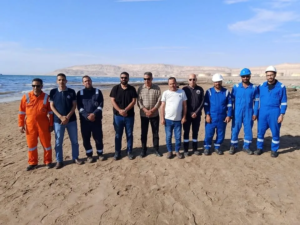 محافظ جنوب سيناء يتابع جهود احتواء أزمة التلوث في أبورديس محافظ جنوب سيناء يتابع جهود احتواء أزمة التلوث في أبورديس