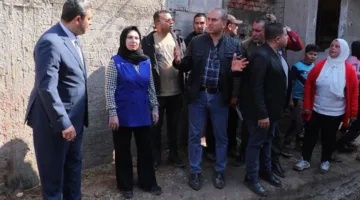 محافظ دمياط يزور المنازل المتضررة من الأمطار في كفر سعد