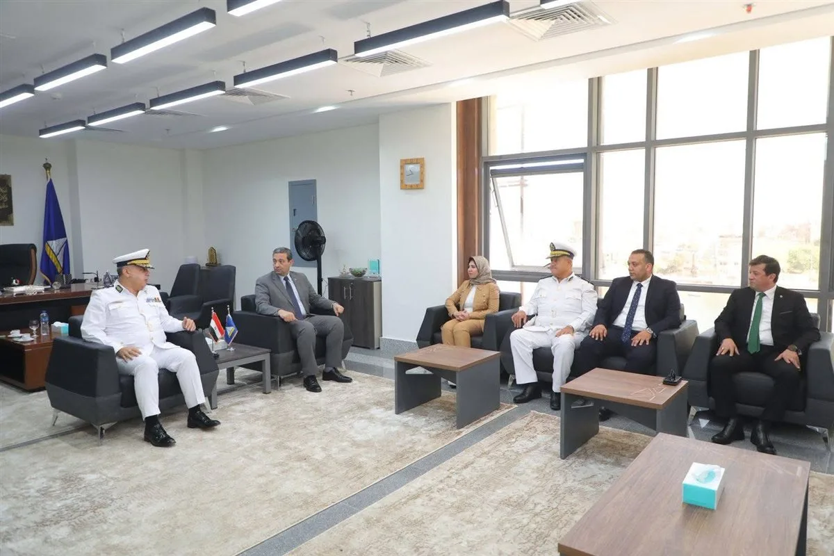 محافظ دمياط يستقبل مدير الأمن لبدء احتفالات العيد القومي لدمياط محافظ دمياط يستقبل مدير الأمن لبدء احتفالات العيد القومي لدمياط
