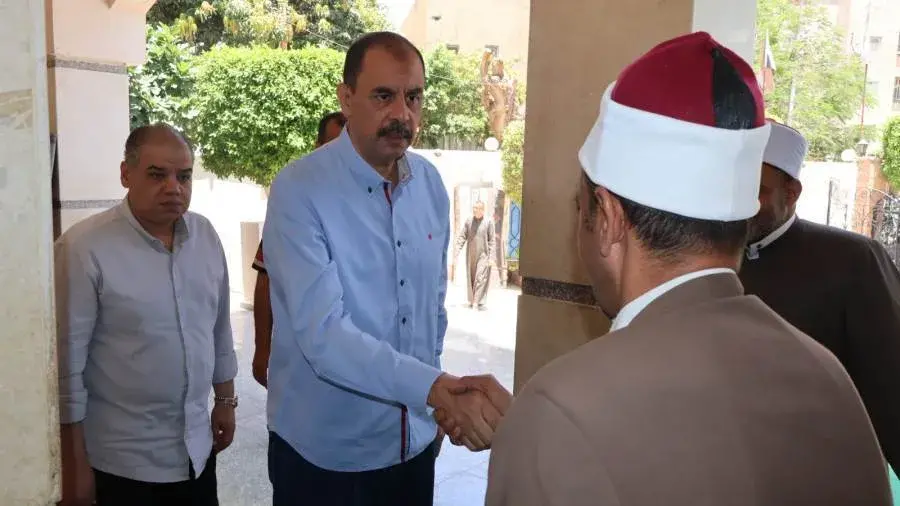 محافظ سوهاج يؤدي صلاة الجمعة بمسجد الشرطة ويلتقي المواطنين عقب الصلاة محافظ سوهاج يؤدي صلاة الجمعة بمسجد الشرطة ويلتقي المواطنين عقب الصلاة