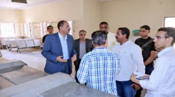 محافظ سوهاج يوجه بإجراء تحقيق مع مدير مركز طب الأسرة بأولاد حمزة و11 موظفًا.