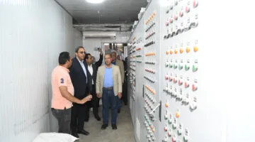 محافظ قنا ورئيس الجهاز المركزي للتعمير يتفقدان مزرعة دواجن ومصنعا للأعلاف