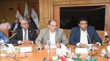 محافظ قنا يلتقي نواب البرلمان لبحث ملفات التنمية