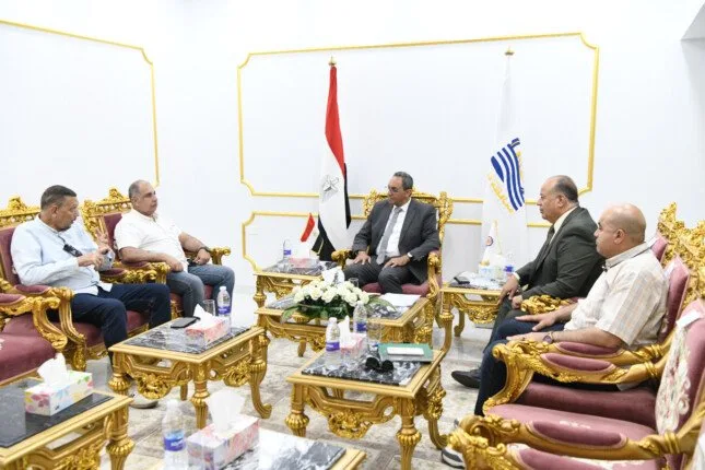 محافظ قنا يناقش مع مسؤولي «النقل النهري» خطوات إصدار تراخيص لمراسي حتحور ودندرة لتسهيل حركة النقل على ضفاف النيل. محافظ قنا يناقش مع مسؤولي «النقل النهري» خطوات إصدار تراخيص لمراسي حتحور ودندرة لتسهيل حركة النقل على ضفاف النيل.