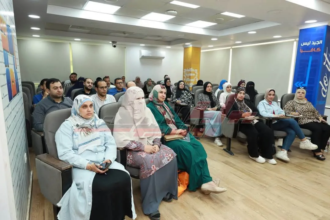 محافظ كفر الشيخ يتابع انطلاق فعاليات اليوم الأول من البرنامج التدريبي "إدراك" محافظ كفر الشيخ يتابع انطلاق فعاليات اليوم الأول من البرنامج التدريبي "إدراك"