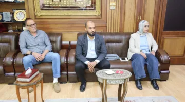 محافظ كفر الشيخ يناقش جهود حماية السواحل
