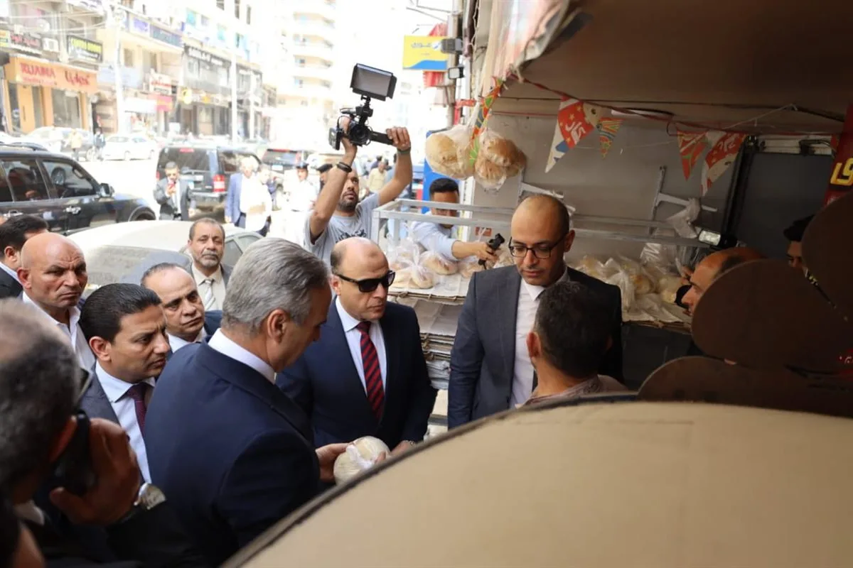 محافظ كفرالشيخ ورئيس جهاز حماية المستهلك يتفقدا أسواق “عماد الدين” محافظ كفرالشيخ ورئيس جهاز حماية المستهلك يتفقدا أسواق “عماد الدين”