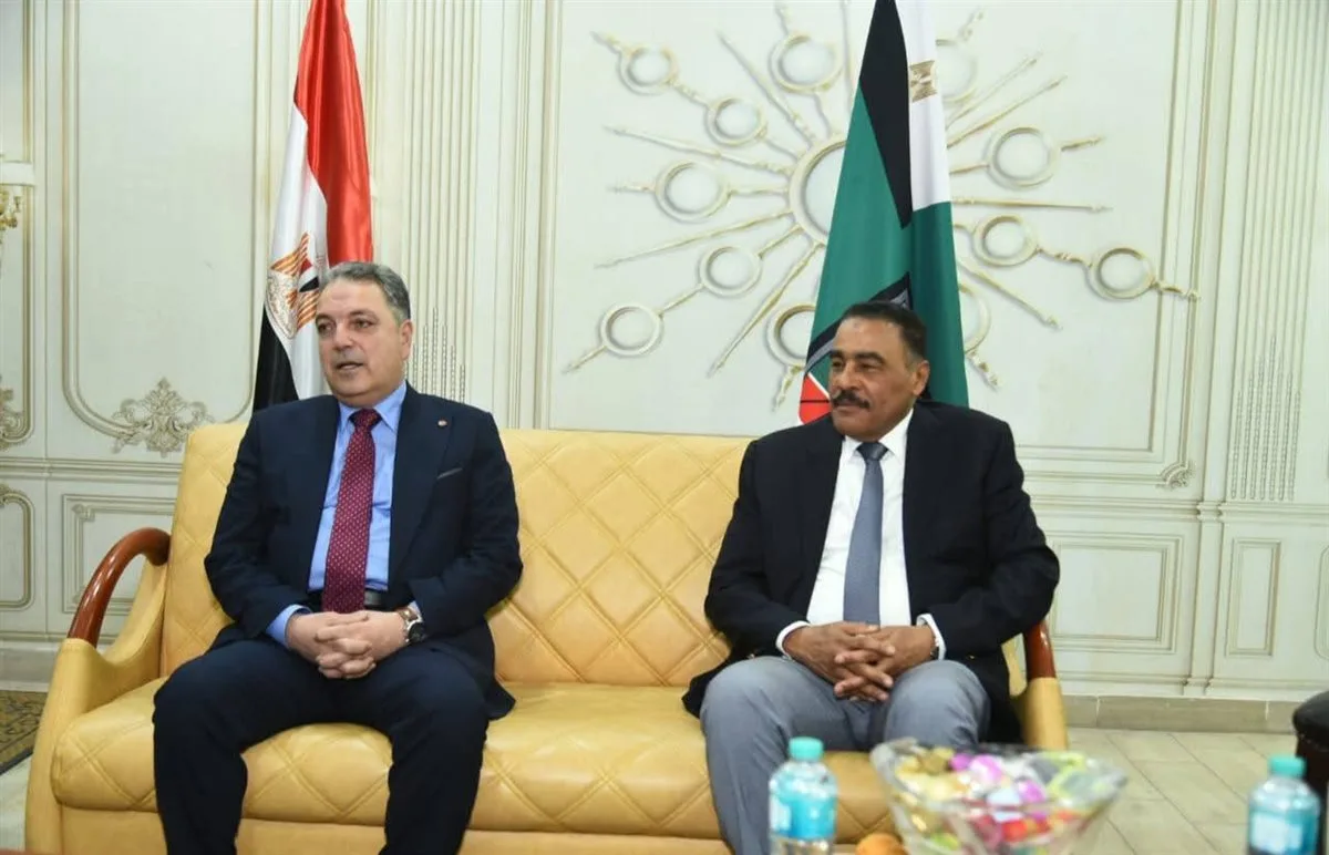 محافظ مطروح يكرّم أعضاء فرع هيئة قضايا الدولة بالمحافظة محافظ مطروح يكرّم أعضاء فرع هيئة قضايا الدولة بالمحافظة