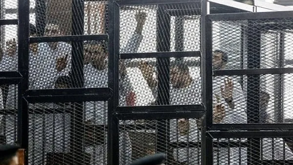 حكم بالسجن 5 سنوات على 3 متهمين و3 سنوات لمتهم واحد في قضية فض اعتصام النهضة. حكم بالسجن 5 سنوات على 3 متهمين و3 سنوات لمتهم واحد في قضية فض اعتصام النهضة.