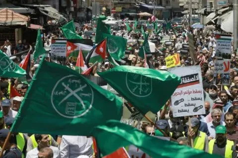 “محتوى غامض” لإتصال بين”الحزب والهيئة”.. أزمة الإسلاميين في الأردن: “الجبهة” لا ترى ضرورة”لتغيير قيادتها” الأن.. مخالفات”قانونية” أحيلت إلى”النيابة” والجميع بإنتظار” قرارات القضاء” “محتوى غامض” لإتصال بين”الحزب والهيئة”.. أزمة الإسلاميين في الأردن: “الجبهة” لا ترى ضرورة”لتغيير قيادتها” الأن.. مخالفات”قانونية” أحيلت إلى”النيابة” والجميع بإنتظار” قرارات القضاء”