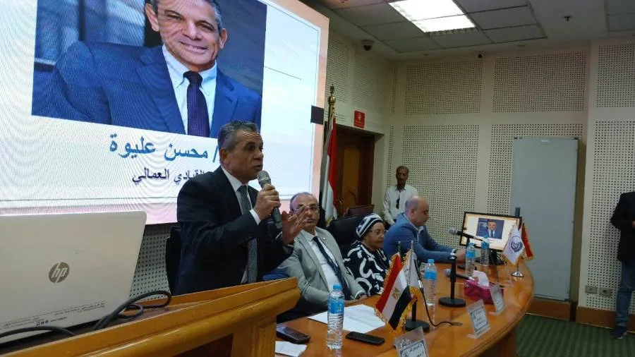 محسن عليوة: العمال هم القوة المجتهدة ووجوه الإنسانية محسن عليوة: العمال هم القوة المجتهدة ووجوه الإنسانية
