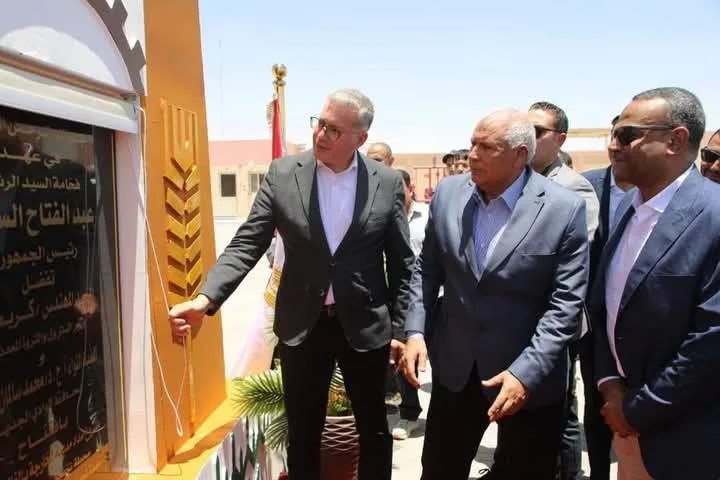 محطة لضغط الغاز ومنجم للفوسفات: وزير البترول يروج للوادي الجديد في مجال التنمية الصناعية