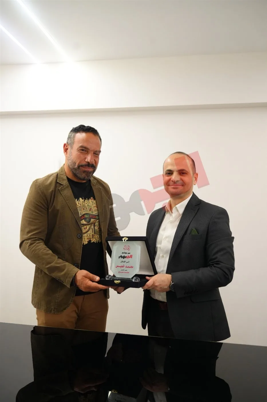 محمد خميس في حديثه مع «الجمهور»: فضل الفن على مهنة الطب في مسيرته الشخصية والمهنية محمد خميس في حديثه مع «الجمهور»: فضل الفن على مهنة الطب في مسيرته الشخصية والمهنية