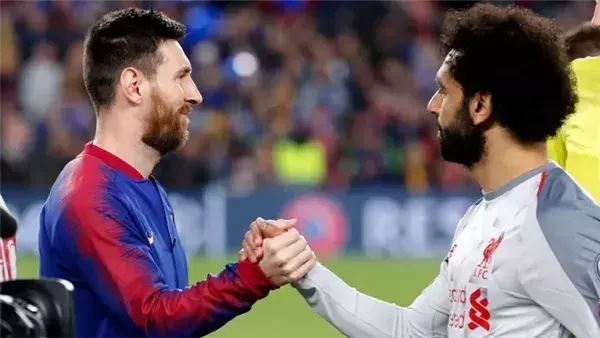 محمد صلاح يختار ليونيل ميسي كـ أفضل لاعب يساري في التاريخ محمد صلاح يختار ليونيل ميسي كـ أفضل لاعب يساري في التاريخ