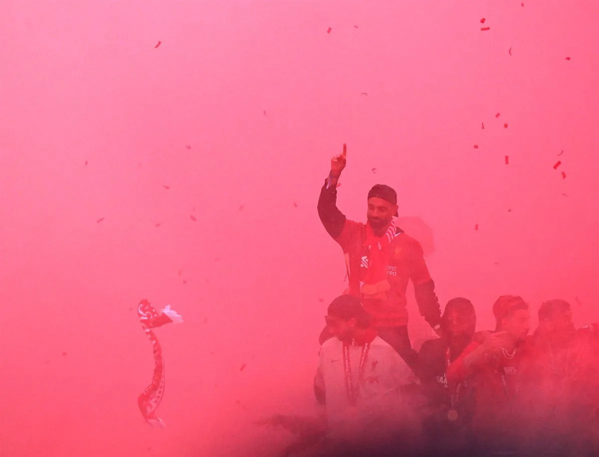 محمد صلاح يستمر في الاحتفال بلقب الدوري الإنجليزي (صور) محمد صلاح يستمر في الاحتفال بلقب الدوري الإنجليزي (صور)