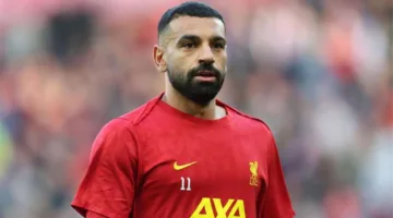 محمد صلاح يُحرج جاري نيفيل ويكشف عن موعد تقاعده