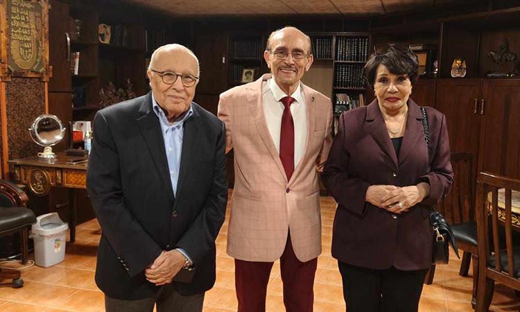 محمد فاضل وفردوس عبدالحميد يشيدان بمسرحية "فارس يكشف المستور" لمحمد صبحي محمد فاضل وفردوس عبدالحميد يشيدان بمسرحية "فارس يكشف المستور" لمحمد صبحي