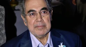 محمود حميدة يزور الفنان صبري عبد المنعم.. ماذا قال مدير معهد القلب السابق؟
