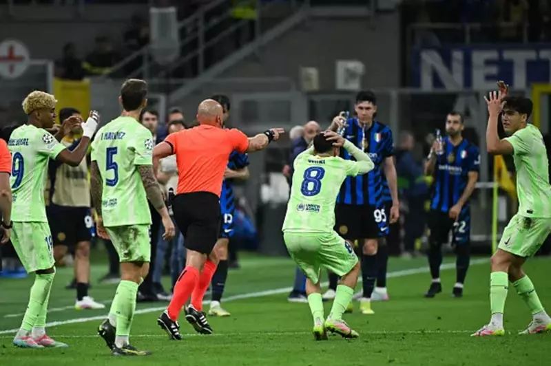مدافع برشلونة: الموسم لم ينته بعد.. وليس لدينا شك في النهوض مجددًا مدافع برشلونة: الموسم لم ينته بعد.. وليس لدينا شك في النهوض مجددًا