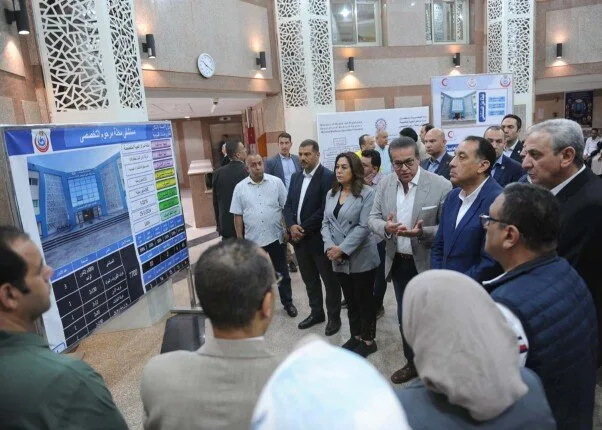 مدبولي: الرئيس السيسي يُتابع بشكل دوري جهود تطوير منظومة الصحة بأنحاء الجمهورية مدبولي: الرئيس السيسي يُتابع بشكل دوري جهود تطوير منظومة الصحة بأنحاء الجمهورية