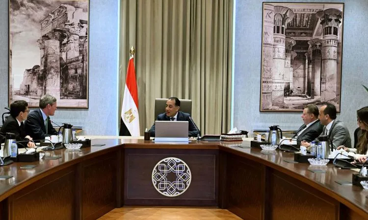 مدبولي يستعرض خطط الاستثمار بمصر مع الرئيس التنفيذي لشركة "فيزا" مدبولي يستعرض خطط الاستثمار بمصر مع الرئيس التنفيذي لشركة "فيزا"