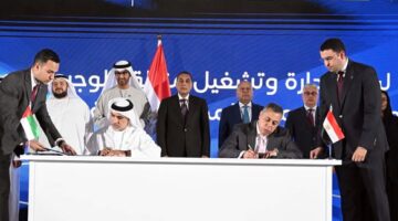 مدبولي يشهد توقيع اتفاقية لتطوير منطقة كيزاد شرق بورسعيد بين اقتصادية قناة السويس وموانئ أبوظبي