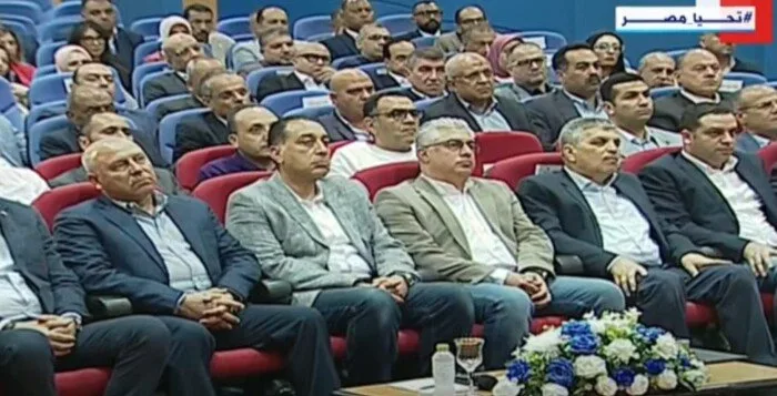 مدبولي يشهد عرضًا للمشروعات المنفذة بالمنطقة الاقتصادية لقناة السويس مدبولي يشهد عرضًا للمشروعات المنفذة بالمنطقة الاقتصادية لقناة السويس