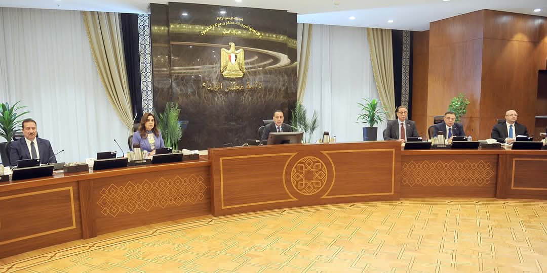 مدبولي يكلف بالتنسيق بين المحافظين ومديري الأمن بملف مخالفات البناء والتعديات مدبولي يكلف بالتنسيق بين المحافظين ومديري الأمن بملف مخالفات البناء والتعديات