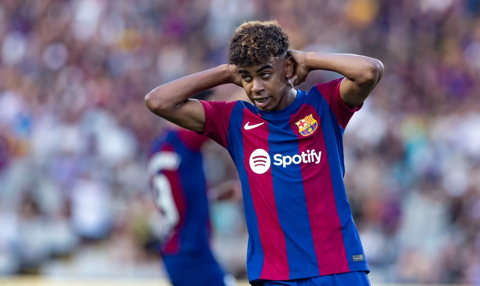 مدرب برشلونة يقرر مصير تجديد عقد لامين يامال