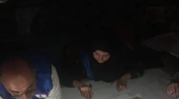 مدرسة &quot;مقطوعة كهربتها&quot;.. بالصورة: هكذا يتم الفرز!