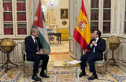 مدريد: الصفدي وألباريس يناقشان تعزيز التعاون ووقف الاعتداءات على غزة مدريد: الصفدي وألباريس يناقشان تعزيز التعاون ووقف الاعتداءات على غزة
