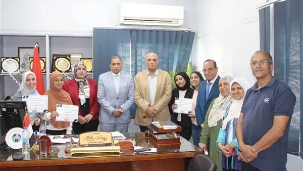 مدير تعليم الجيزة يكرم الطلاب المبدعين في المسابقة الدولية للعلوم والهندسة ISEF مدير تعليم الجيزة يكرم الطلاب المبدعين في المسابقة الدولية للعلوم والهندسة ISEF