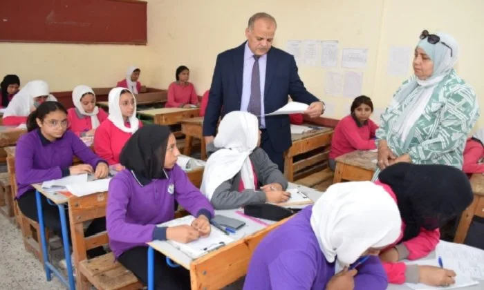 مدير تعليم بورسعيد يثني على الانضباط والهدوء خلال امتحانات مدارس إدارة جنوب التعليمية