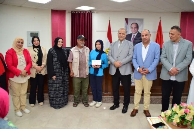 مدير تعليم بورسعيد يكرم الطلاب الفائزين في المسابقة الثقافية الدينية خلال شهر رمضان