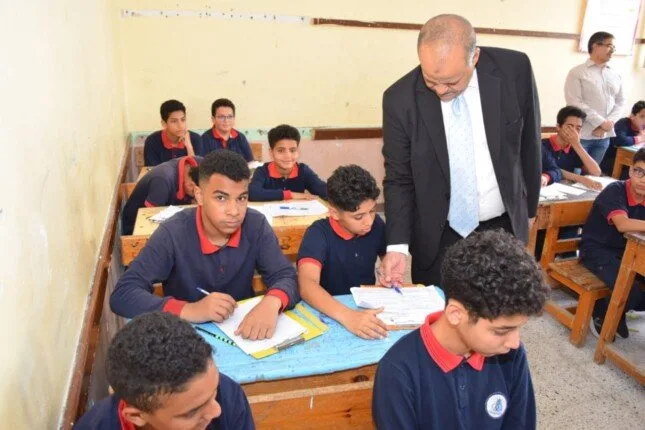 مدير “تعليم بورسعيد” يُثني على نظام وهدوء امتحانات النقل في مدارس بورفؤاد