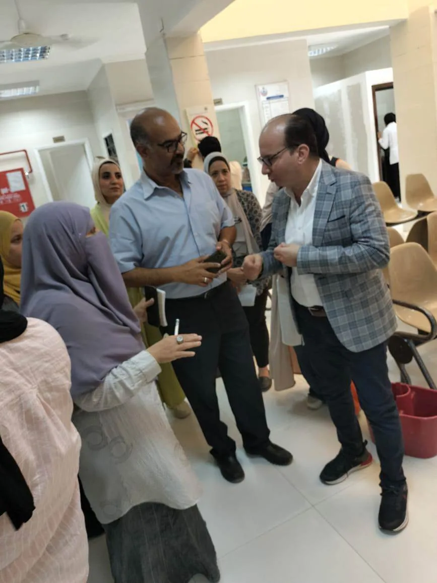 مدير صحة القاهرة في زيارة مفاجئة بالشروق استعدادا لاعتماد التأمين الصحي الشامل مدير صحة القاهرة في زيارة مفاجئة بالشروق استعدادا لاعتماد التأمين الصحي الشامل