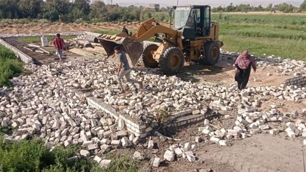 «مدينة أرمنت» تشن حملة لإزالة واسترداد أراضي أملاك الدولة بالأقصر (صور) «مدينة أرمنت» تشن حملة لإزالة واسترداد أراضي أملاك الدولة بالأقصر (صور)