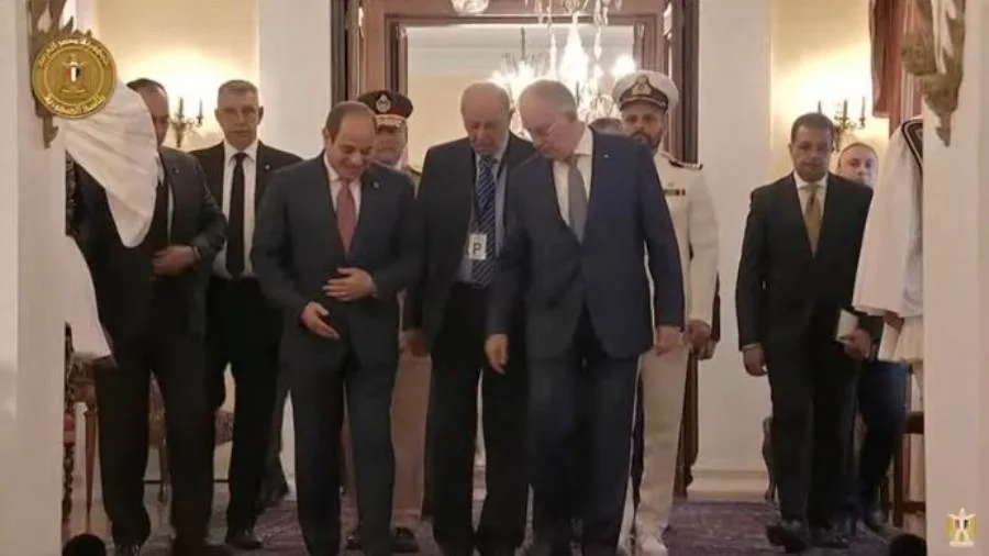 مراسم استقبال رسمية وجلسة مباحثات موسعة بين الرئيس السيسي ونظيره اليوناني مراسم استقبال رسمية وجلسة مباحثات موسعة بين الرئيس السيسي ونظيره اليوناني