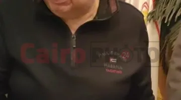 مرتضى منصور يهدي تلميذ دمنهور ياسين مصحفًا ويطلب منه تقبيله: خده وحافظ عليه| صور