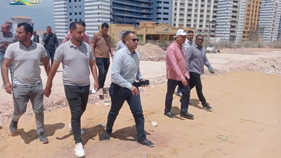 مسؤولو الإسكان يراقبون المشاريع المنفذة في القرى السياحية مسؤولو الإسكان يراقبون المشاريع المنفذة في القرى السياحية