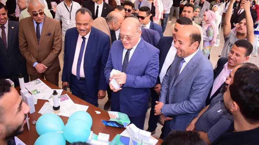 مستحضرات طبيعية لعلاج الاكزيما والصدفية والتهاب المفاصل يمشاريع تخرج طلاب قسم العقاقير بكلية الصيدلة مستحضرات طبيعية لعلاج الاكزيما والصدفية والتهاب المفاصل يمشاريع تخرج طلاب قسم العقاقير بكلية الصيدلة