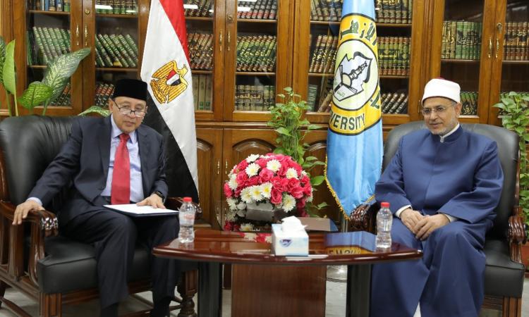 مستشار رئيس أندونيسيا: مصر الأزهر لها مكانة كبيرة في قلوب الشعب الأندونيسي مستشار رئيس أندونيسيا: مصر الأزهر لها مكانة كبيرة في قلوب الشعب الأندونيسي