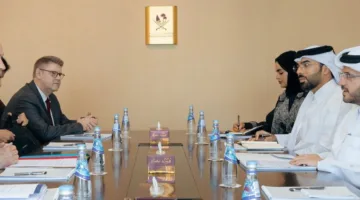 مستشار رئيس مجلس الوزراء المتحدث الرسمي لوزارة الخارجية يجتمع مع مسؤول سويدي