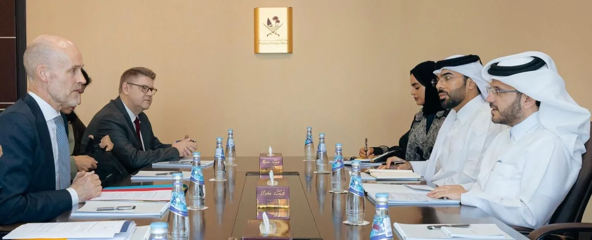 مستشار رئيس مجلس الوزراء المتحدث الرسمي لوزارة الخارجية يجتمع مع مسؤول سويدي مستشار رئيس مجلس الوزراء المتحدث الرسمي لوزارة الخارجية يجتمع مع مسؤول سويدي