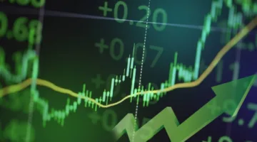 مستشار مالي: الاستمرارية تضاعف مكاسبك بالبورصة والتضخم يأكل قيمة أموالك