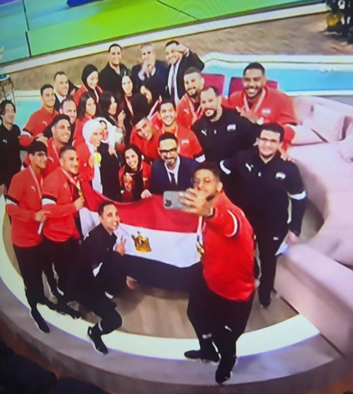 مصر تحتفي بأبطالها.. "حزب الجبهة الوطنية" يمنح جوائز مالية لأبطال الجودو تقديرًا لإنجازهم الأفريقي مصر تحتفي بأبطالها.. "حزب الجبهة الوطنية" يمنح جوائز مالية لأبطال الجودو تقديرًا لإنجازهم الأفريقي