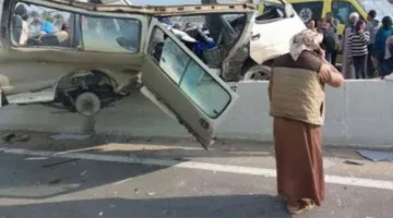 مصرع طفلة وإصابة 4 أشخاص بحادث تصادم مروع بين 3 سيارات