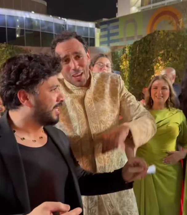مصطفى حجاج يحيي زفاف رامي عاشور بأجواء هندية مبهجة مصطفى حجاج يحيي زفاف رامي عاشور بأجواء هندية مبهجة