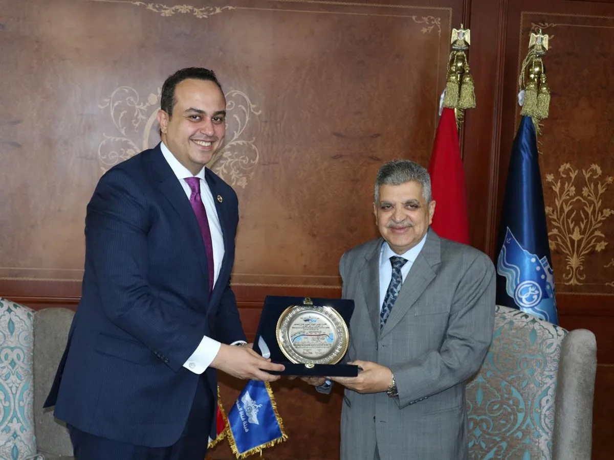 مضاعفة الطاقة الاستيعابية لأقسام الرعاية المركزة والحضانات بالمجمع الطبي بالإسماعيلية مضاعفة الطاقة الاستيعابية لأقسام الرعاية المركزة والحضانات بالمجمع الطبي بالإسماعيلية