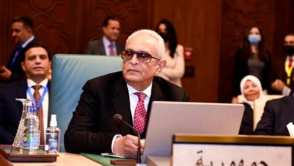 مطالبات بـ"الشيوخ" باستخدام السوشيال ميديا لمكافحة التطرف مطالبات بـ"الشيوخ" باستخدام السوشيال ميديا لمكافحة التطرف